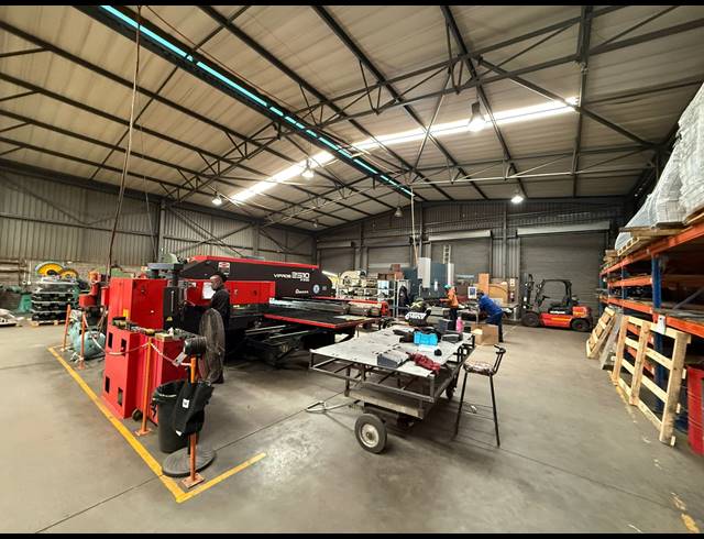 1,535M² WAREHOUSE TO LET IN SPARTAN
